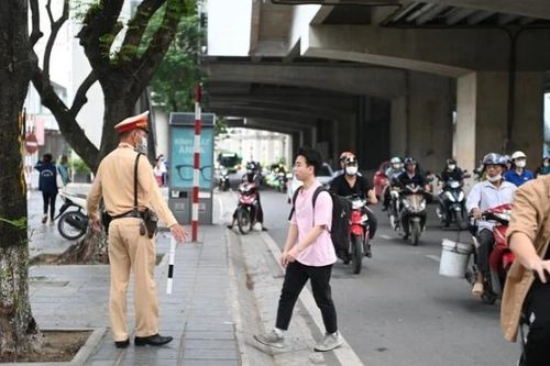 Từ 1/1/2025, người đi bộ cần nắm rõ những quy định gì khi tham gia giao thông?