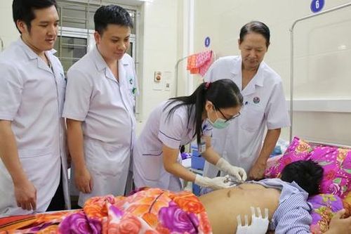 Cứu sống bệnh nhân bị dao đâm thấu phổi, đứt động mạch liên sườn