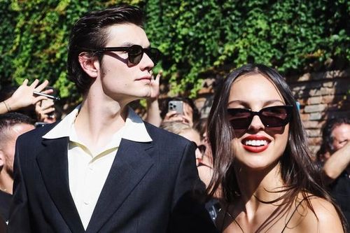 Olivia Rodrigo và bạn trai Louis Partridge 'gây bão' tại Liên hoan phim Venice