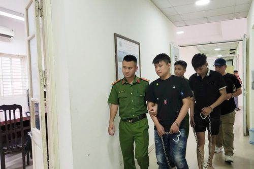Khởi tố hai gã trai manh động dùng kiếm cướp tài sản