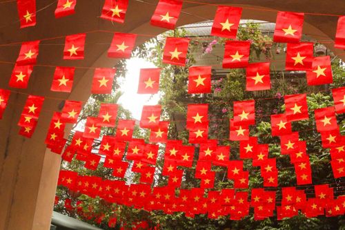 Tết độc lập trong những ngõ phố Thủ đô