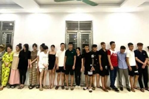 Đột kích căn nhà thuê trọ, phát hiện 2 nhóm nam nữ đang tụ tập 'bay lắc'
