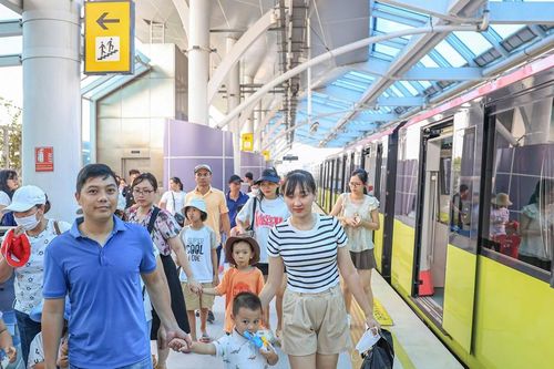 Hà Nội: Hai tuyến tàu điện thu hút hàng trăm nghìn hành khách dịp Quốc khánh