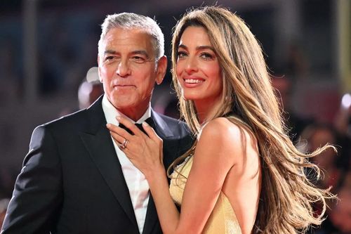 Vợ chồng 'gã đầu bạc' George Clooney gây chú ý