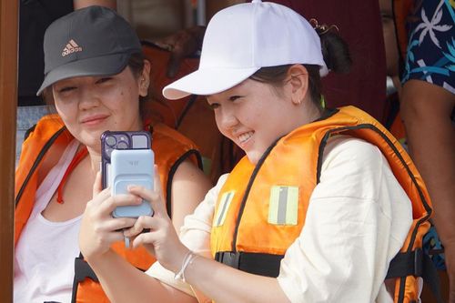 Hơn 17.000 du khách đi tour biển đảo trên vịnh Nha Trang