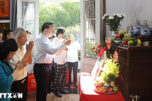 Tổng Bí thư, Chủ tịch nước Tô Lâm tri ân cố nhạc sĩ Văn Cao và cố họa sĩ Bùi Trang Chước