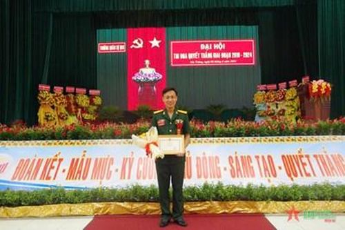 Người giáo viên kiểu mẫu trong giảng dạy và nghiên cứu khoa học ở Quân khu 9