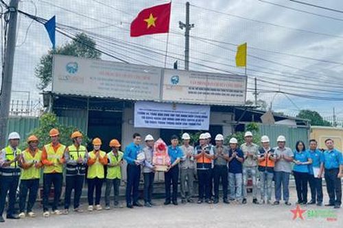 Liên đoàn Lao động TP Hồ Chí Minh thăm, tặng quà người lao động làm việc xuyên lễ Quốc khánh