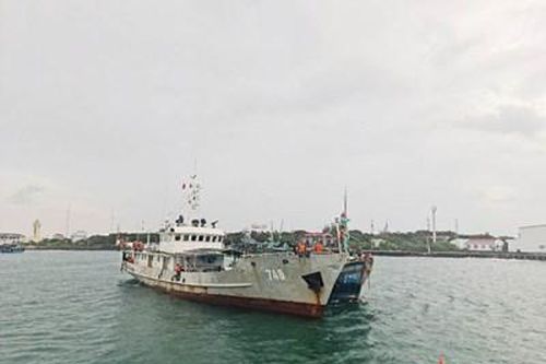 Hải đoàn 129 hỗ trợ cứu kéo thành công tàu cá bị nạn trên biển