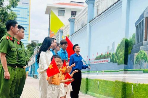 Ngắm Quảng trường Ba Đình giữa lòng TPHCM dịp Quốc khánh 2-9