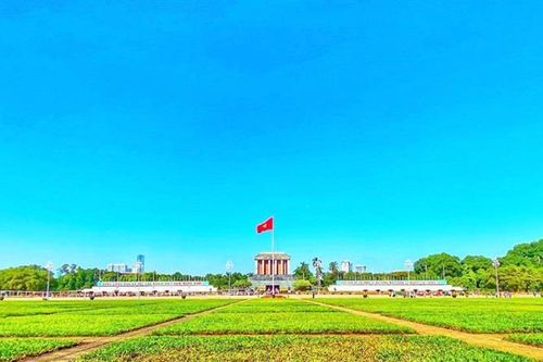 Trời thu xanh ngát sáng tuyên ngôn