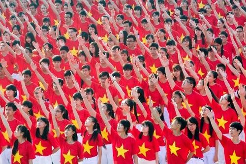 Bày tỏ lòng yêu nước: Thì con chim phải hót, chiếc lá phải xanh...