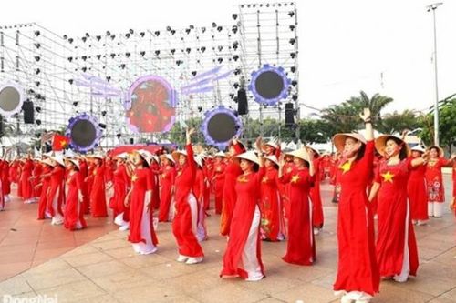 Đồng Nai: Hơn 1.000 người xếp hình bản đồ Tổ quốc mừng Quốc khánh 2/9