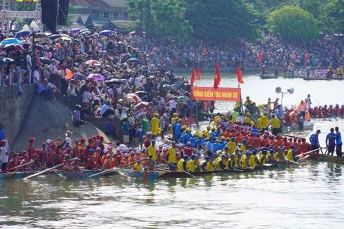 Sôi nổi lễ hội đua thuyền trên quê hương Đại tướng Võ Nguyên Giáp mừng Tết Độc lập