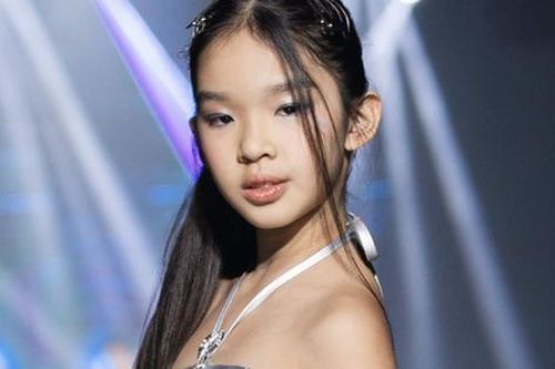 Con gái 11 tuổi nối gót Xuân Lan trình diễn thời trang
