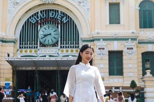 Giới trẻ TPHCM diện áo dài check in Bưu điện TP, Dinh Độc Lập sáng 2/9