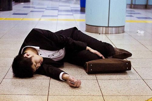 Người lao động Nhật không thể nghỉ việc, phải thuê chuyên gia từ chức