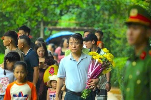 Hàng ngàn người hành hương về quê Bác trong ngày Tết Độc lập