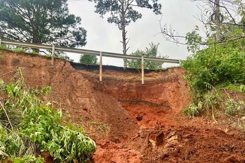 Đà Lạt xuất hiện nhiều điểm sạt lở trên Quốc lộ 20