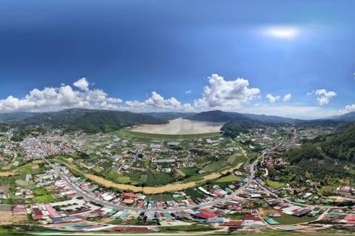 Ngắm nhìn thị trấn cổ D'ran bên lưng đèo