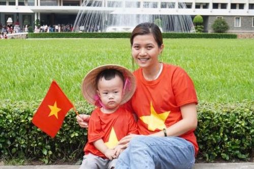 Người dân TP HCM xuống đường vui chơi, mừng Tết Độc lập