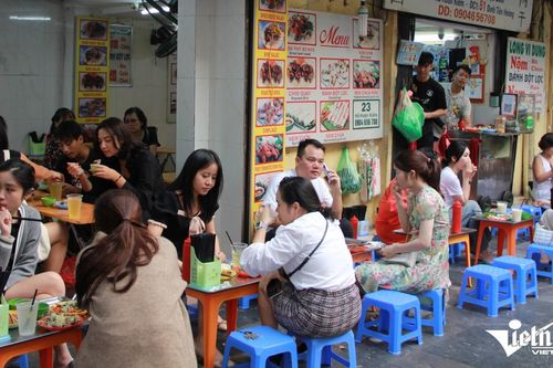 5 con phố được ví 'thiên đường ẩm thực' ở Hà Nội cho người lười đi xa dịp 2/9