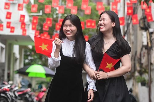 Người dân TPHCM xuống phố dạo chơi dịp 2/9