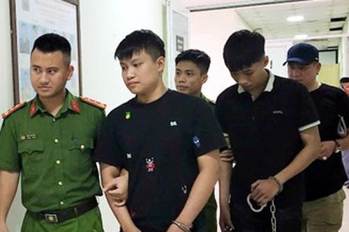 Khởi tố 2 nam sinh viên dùng kiếm cướp tài sản trong đêm
