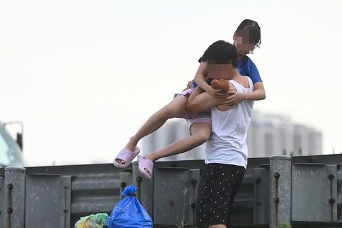 Kết thúc kỳ nghỉ lễ 2/9 sớm, người dân ùn ùn trở về Hà Nội