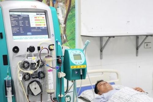 Lọc máu, thay huyết tương cứu sống người đàn ông 35 tuổi bị viêm tụy cấp