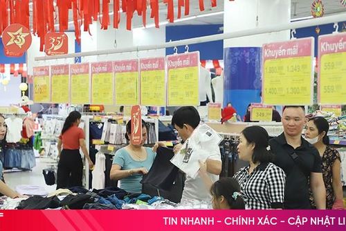 Nhộn nhịp hoạt động vui chơi, mua sắm kỳ nghỉ lễ 2/9