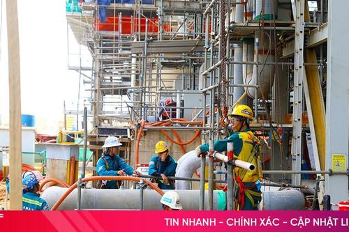 Gần 7.000 công nhân KKT Vũng Áng làm việc thông lễ để đáp ứng tiến độ sản xuất