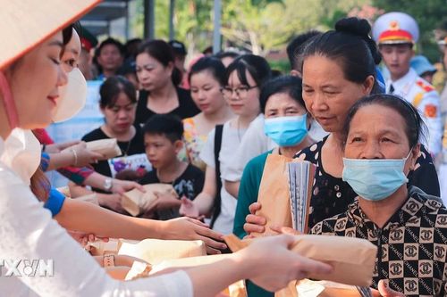 28.000 suất quà được gửi đến du khách vào Lăng viếng Chủ tịch Hồ Chí Minh