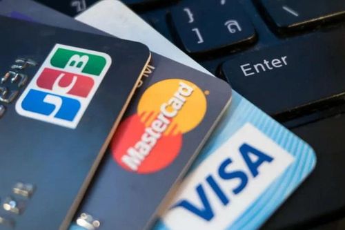 Du khách quốc tế đổ xô đến Nhật Bản, các công ty thẻ tín dụng gặp khó