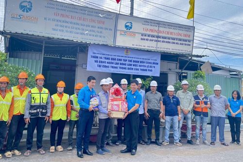 TP Hồ Chí Minh: Thăm, tặng quà người lao động làm việc xuyên lễ Quốc khánh
