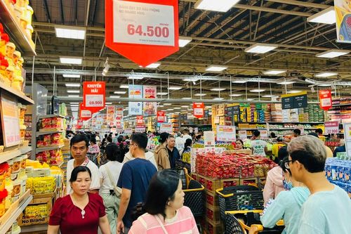 TP Hồ Chí Minh: Siêu thị, trung tâm thương mại chật kín khách trong ngày Tết độc lập