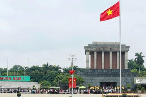 Dòng người xếp hàng chờ viếng Chủ tịch Hồ Chí Minh
