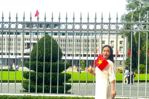 TPHCM: Phố phường, dòng người hòa không khí vui Lễ Quốc khánh 2-9