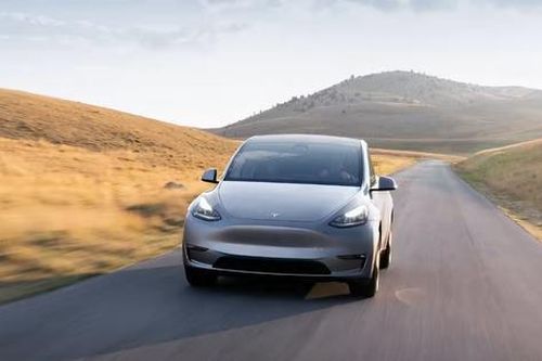 Tesla tìm cách giảm tác động của mức thuế mới mà Canada áp lên xe sản xuất từ Trung Quốc