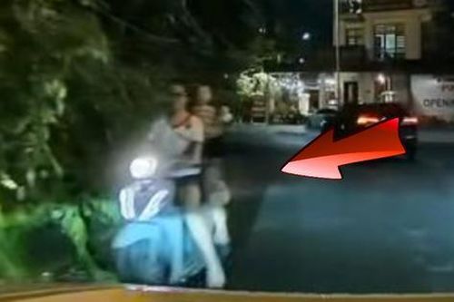 Người phụ nữ 'đầu trần' chở trẻ nhỏ đi ngược chiều suýt gây tai nạn