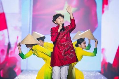 Học trò đa tài của siêu mẫu Xuân Lan: Vừa trình diễn thời trang, vừa làm ca sĩ