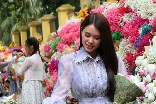 Những nàng thơ trên con phố đẹp nhất Hà Nội