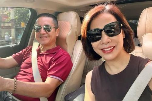 NSƯT Chí Trung phong độ lái ô tô chở bạn gái Á hậu kém 17 tuổi đi du lịch, Hiệp Gà thốt lên câu này!