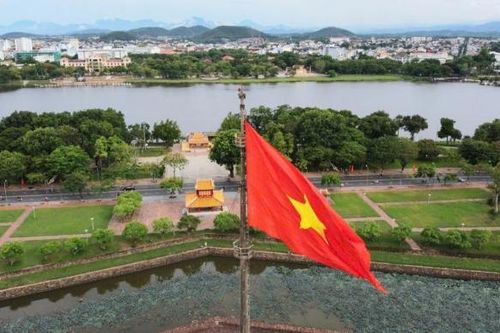 Người đầu tiên treo cờ đỏ sao vàng lên Kỳ đài Huế