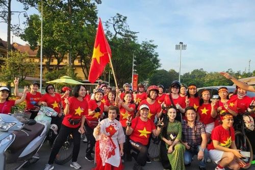 Hàng ngàn người trào dâng xúc động trước Lễ Thượng cờ ngày 2/9 tại Quảng trường Ba Đình