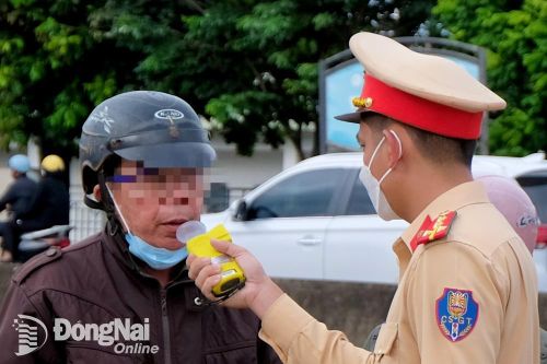 Xử phạt nhiều người vi phạm nồng độ cồn trên quốc lộ 51 trong 3 ngày nghỉ lễ