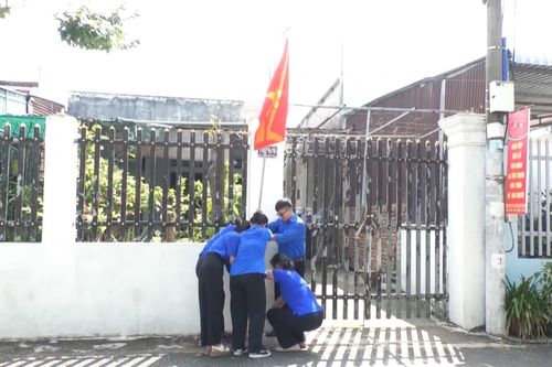 Đoàn phường Tam Phước của thành phố Biên Hòa thực hiện 'Đường cờ Tổ quốc'