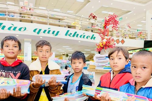 Chung sức giúp học sinh nghèo Gia Lai bước vào năm học mới