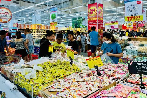 Giá cả hàng hóa ổn định, siêu thị hút khách dịp nghỉ lễ 2-9