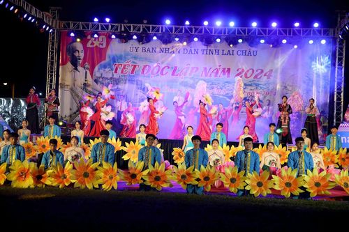 'Lung linh sắc màu Than Uyên - Lai Châu'